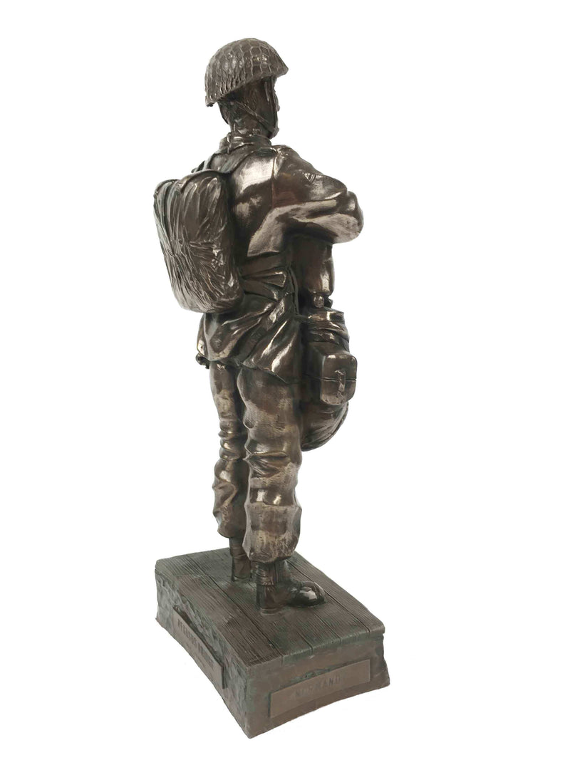 Para World War 2 Bronze Statue